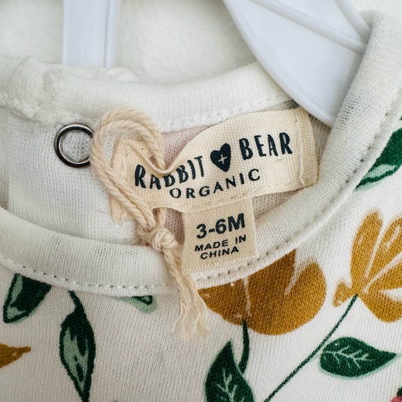 Rabbit + Bear Strawberries Onesie & Ruffle Pants Outfit Set NWT 🍓 - Picture 8 of 14